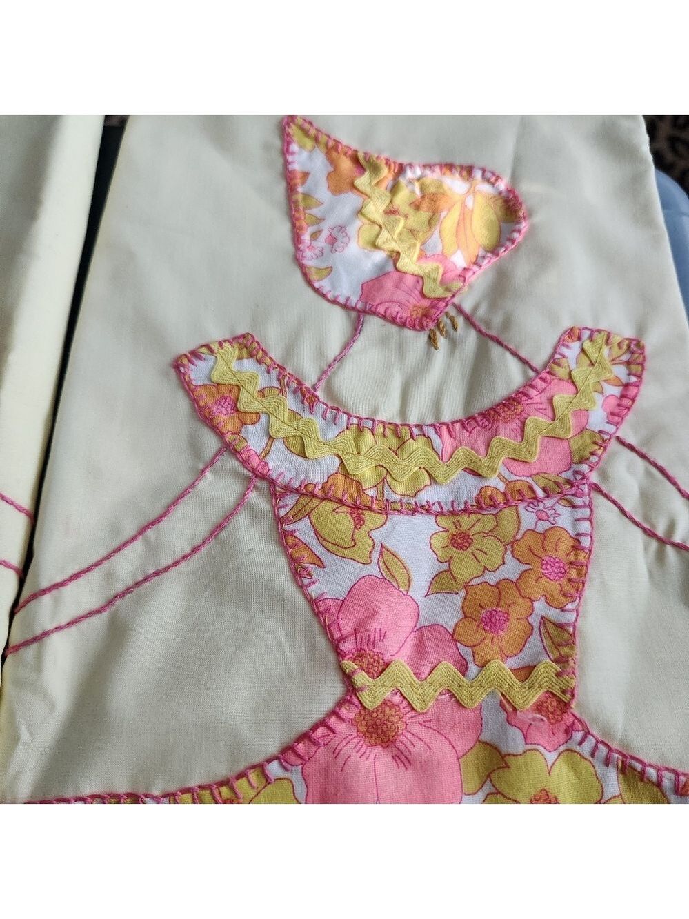 NEW Handmade Sunbonnet Girl Pair Of Standard Pillowcases - Picture 3 of 4